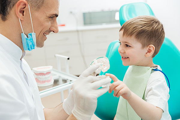 Dentist preparing child for check up
